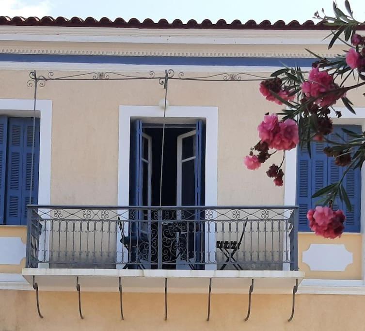 Traditional House At Koroni Near Beach Villa Exterior photo